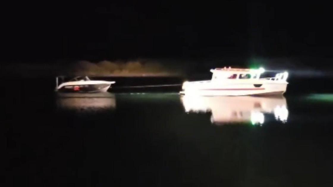 Катер сломался на Алаколе