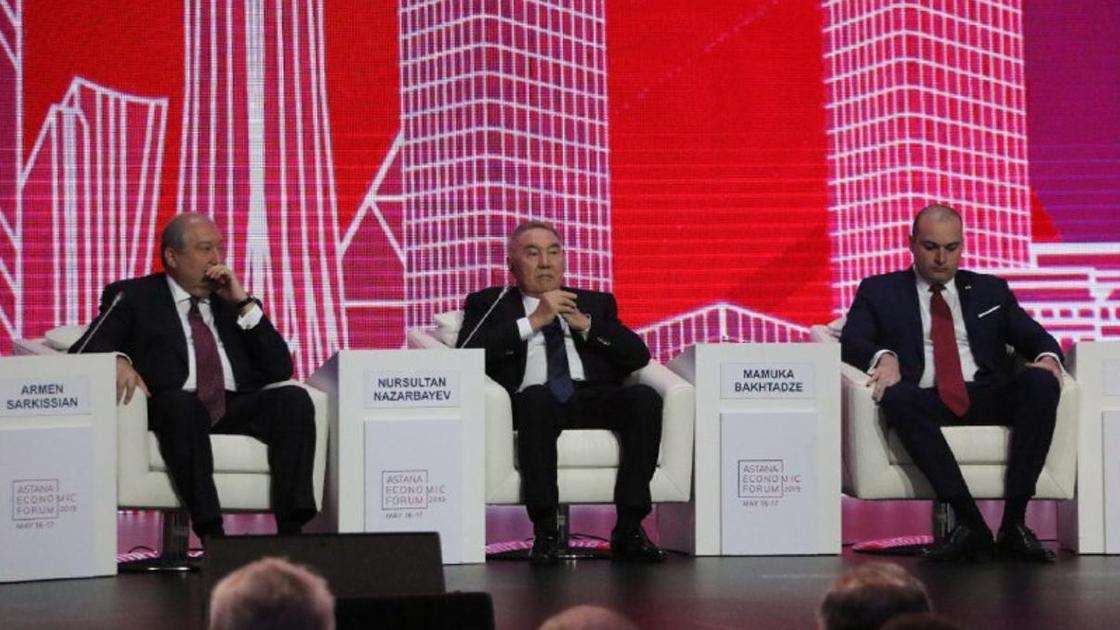 Назарбаев: Мы подтягиваем два города Казахстана к уровню миллионников
