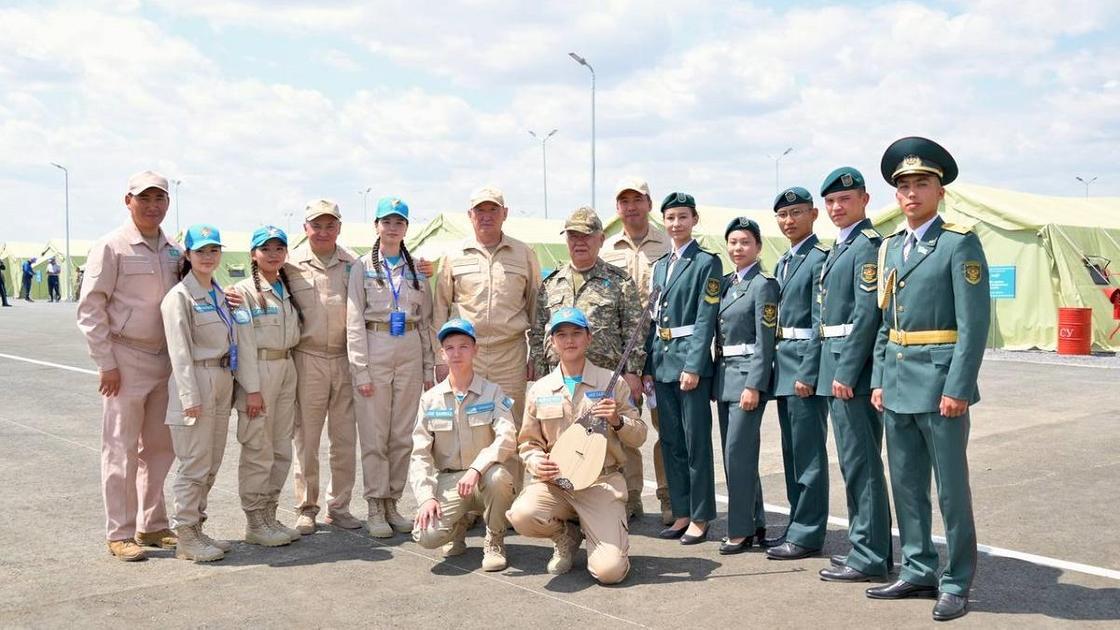 Встреча с воспитанниками детско-юношеского движения "Жас сарбаз"