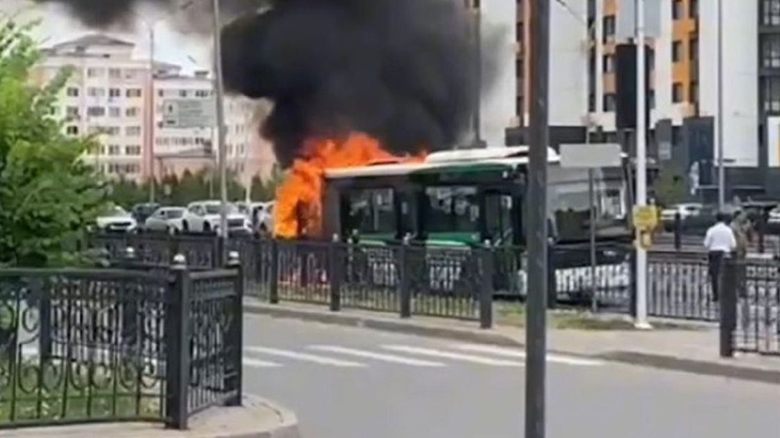 Автобус загорелся в Астане