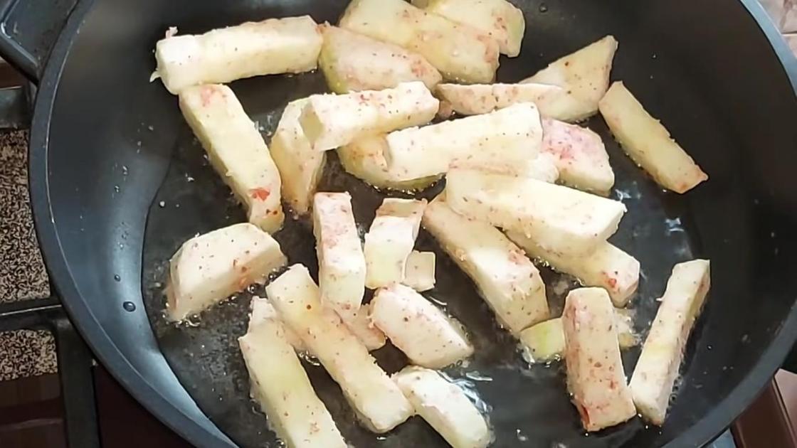 Жареные кабачки с чесноком на сковороде - 8 вкусных рецептов с пошаговыми фото