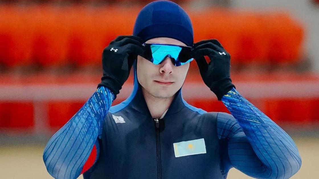 Казахстанский конькобежец Евгений Кошкин