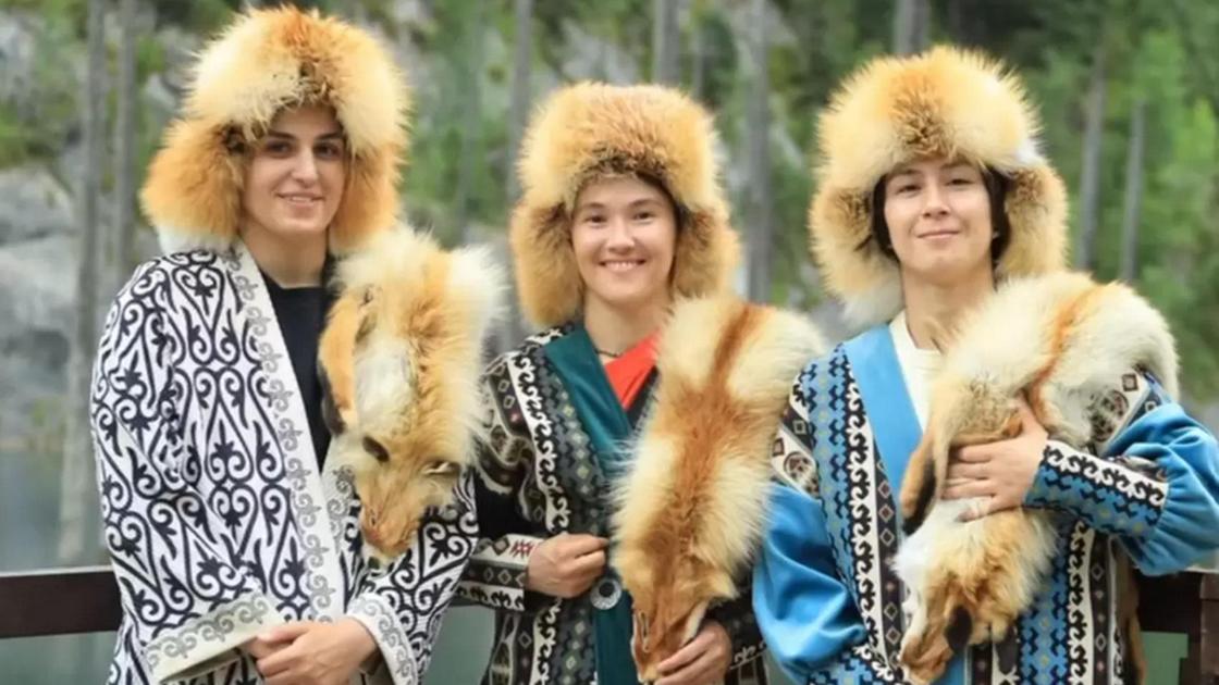 Назым Қызайбай мен қонақтары
