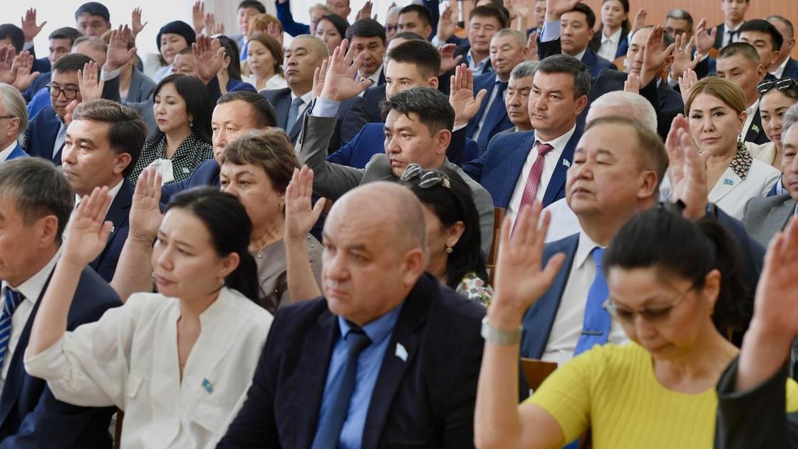 Голосование за кандидатуру акима Абайской области