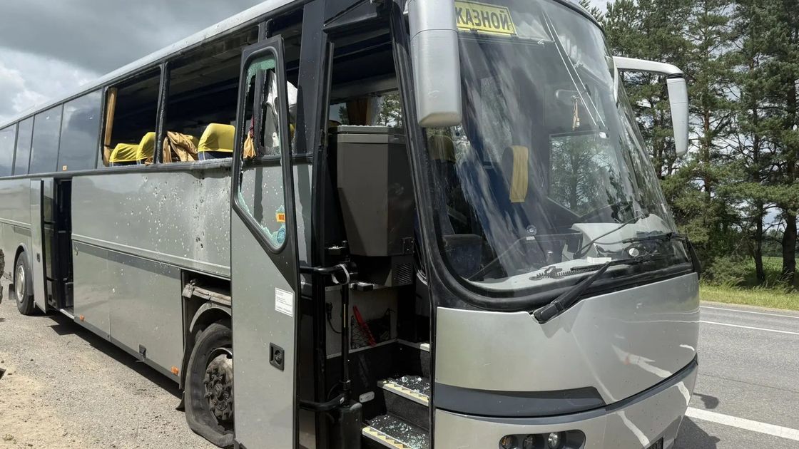 Автобус, в который попал дрон