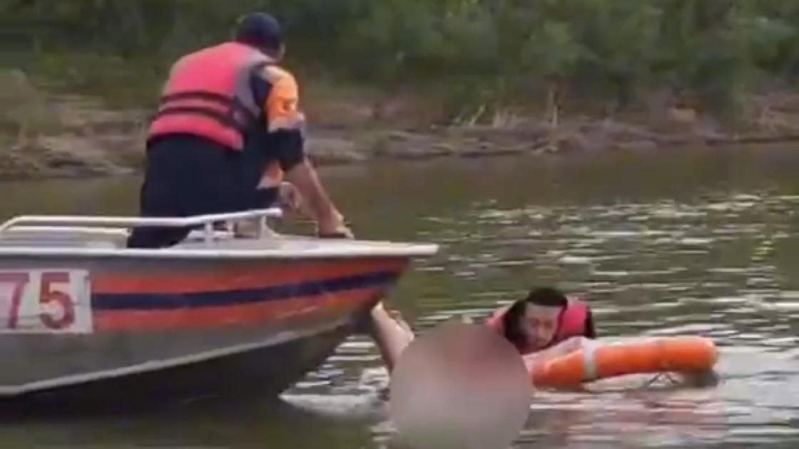 Мужчину вытащили из воды