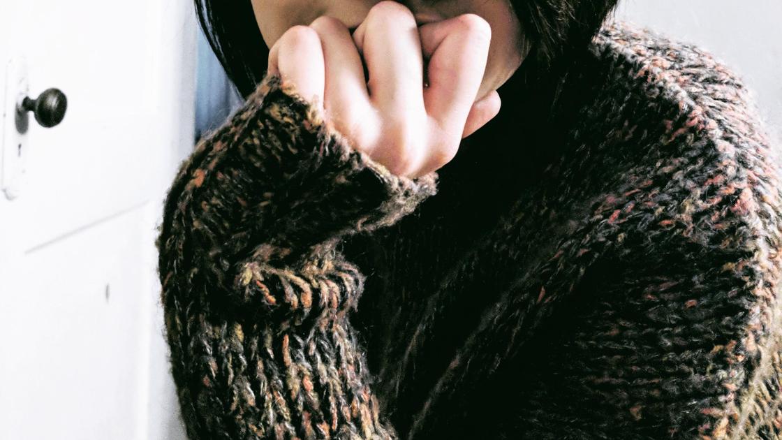 Девушка в свитере Девушка в свитере