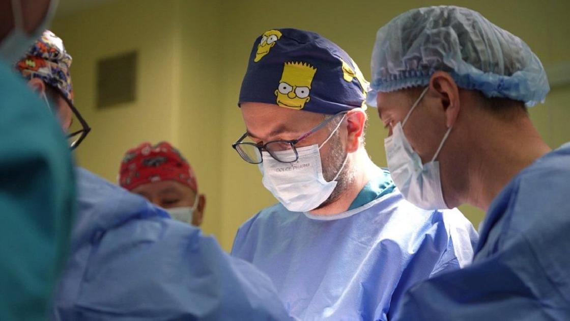 Хирург на операции