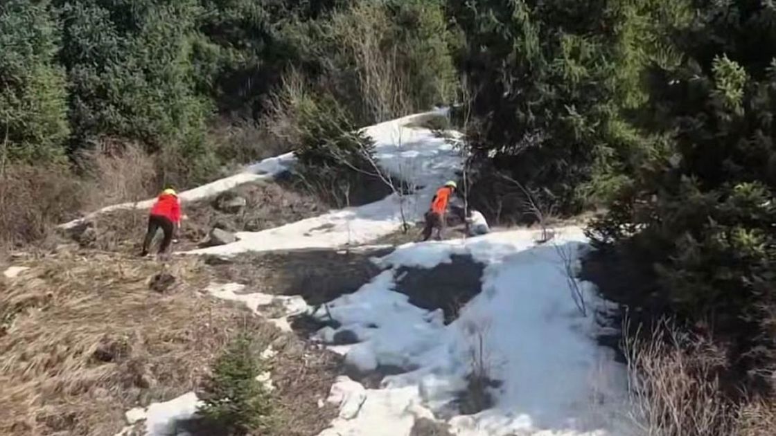 Женщину с дочерью спасли в горах Алматы