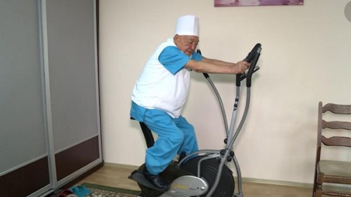 93 жастағы хирург 93 жастағы хирург