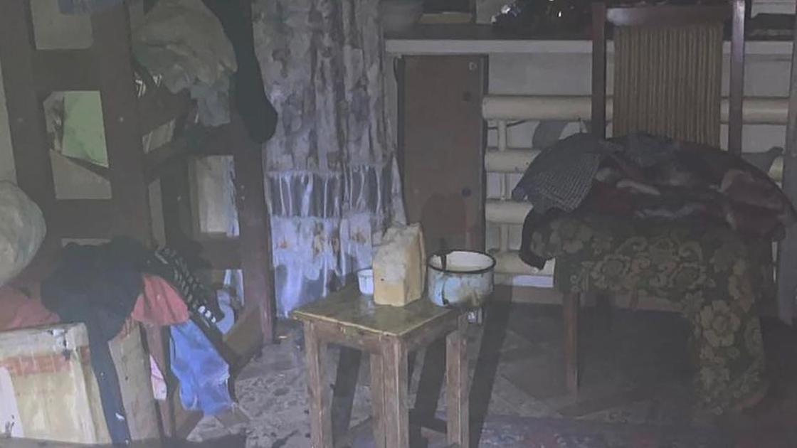 Комната, пострадавшая от пожара в Актюбинской области