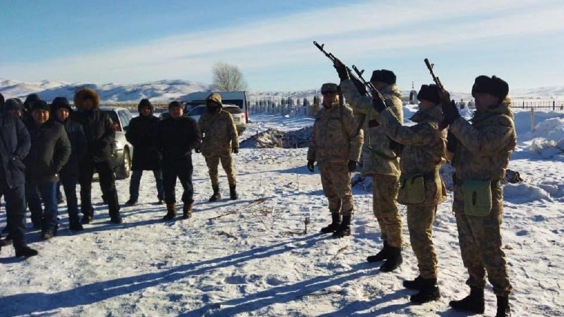 Похороны погибших военных Похороны погибших военных