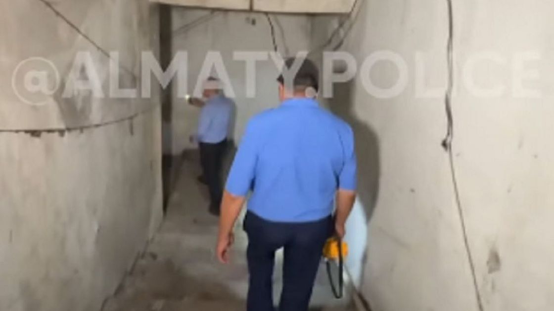 Бомбапанадағы полицейлер