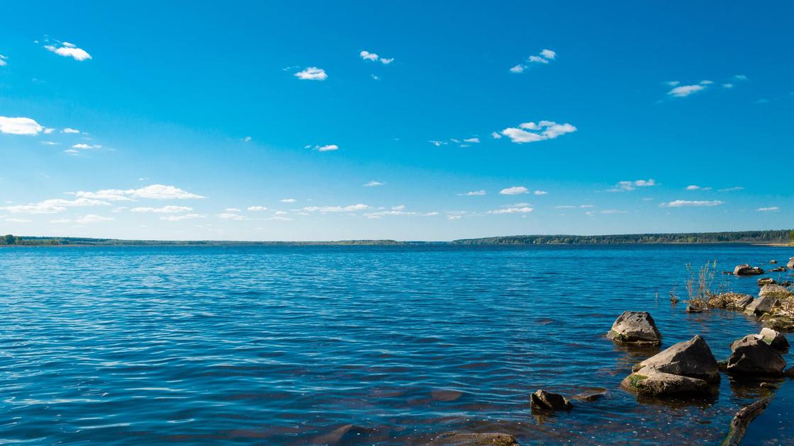 Вода в озере