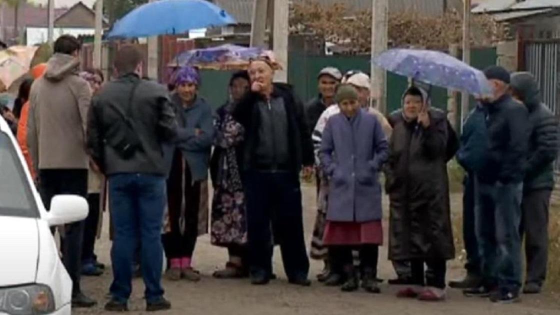 Жители села просят сделать дороги в Алматинской области