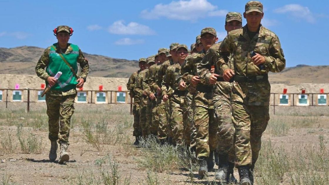 Военнослужащие