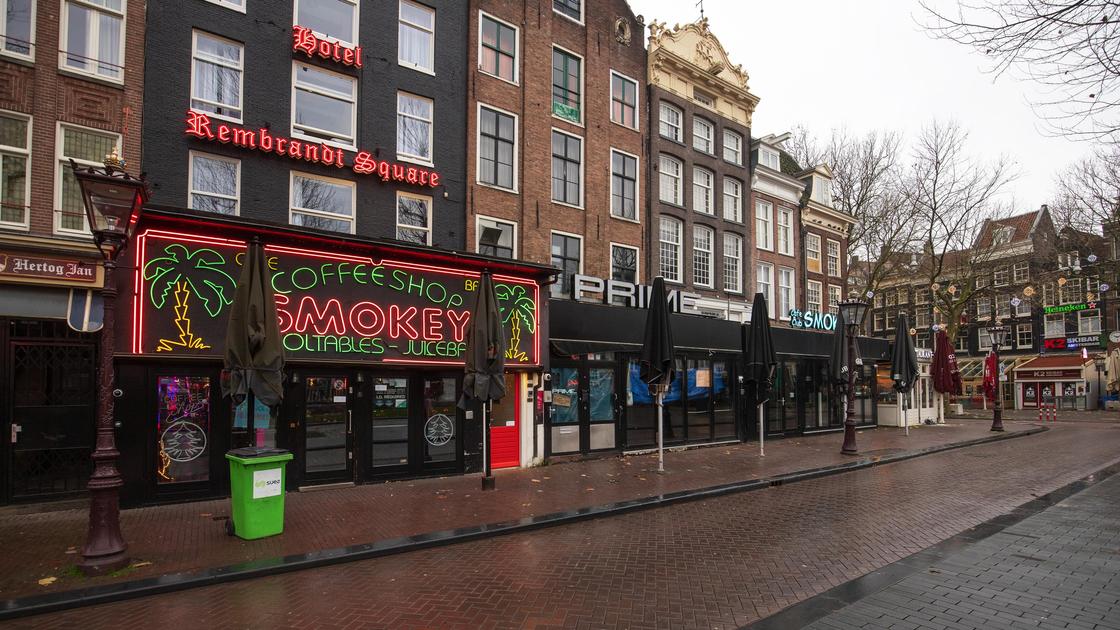 Пустая улица Амстердама