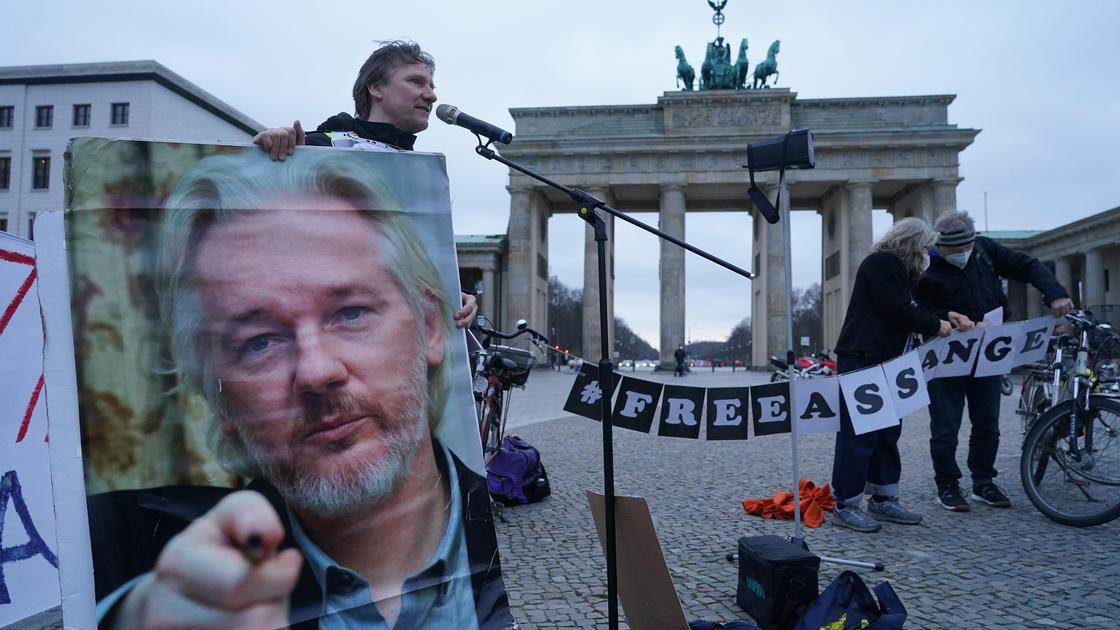 Протестующие в поддержку Ассанжа в Берлине