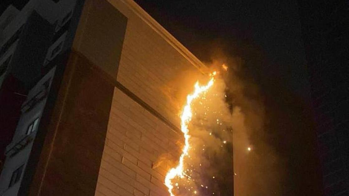 Возгорание фасада ЖК в Атырау