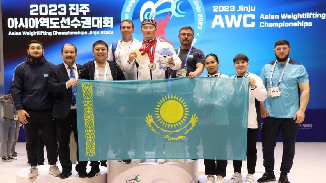 Казахстанские тяжелоатлеты в Чинджу