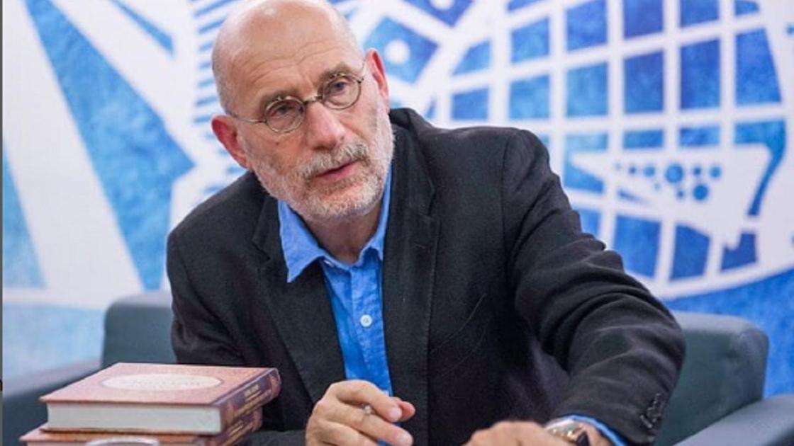 Борис Акунин