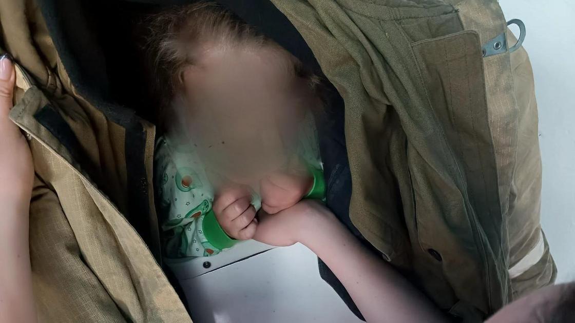 Девочка в стиральной машинке