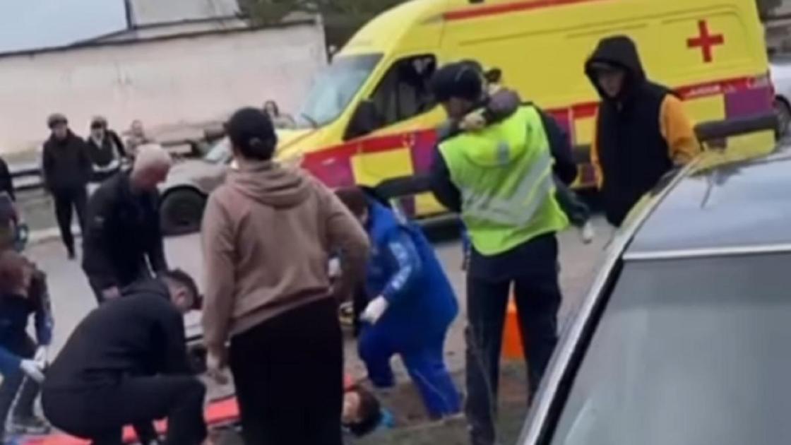 Люди на месте ДТП