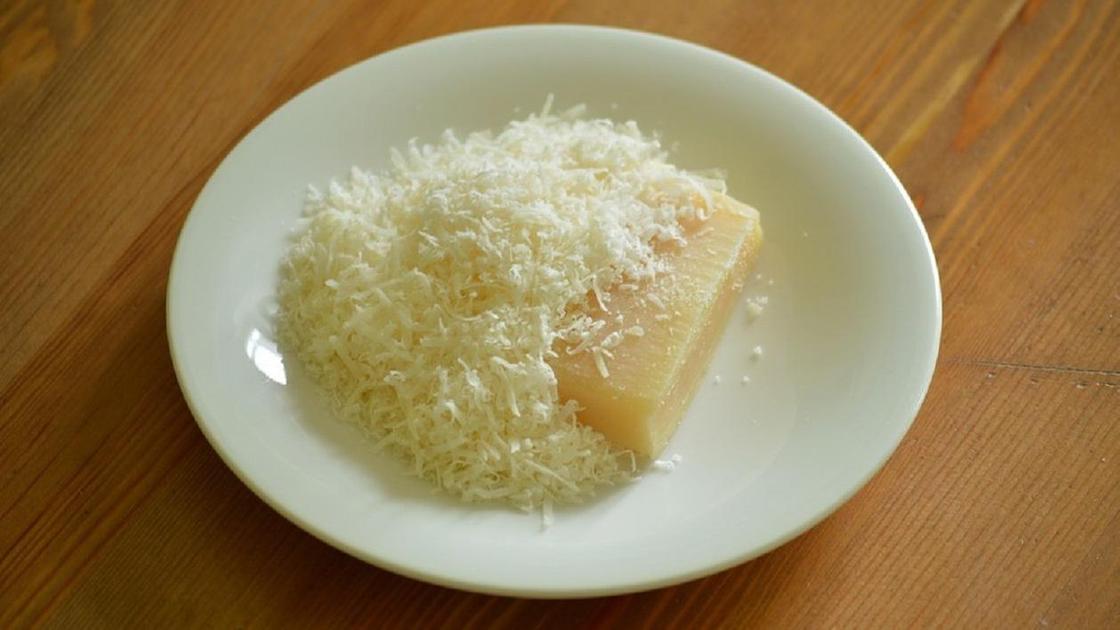 Натертый мелко твердый сыр