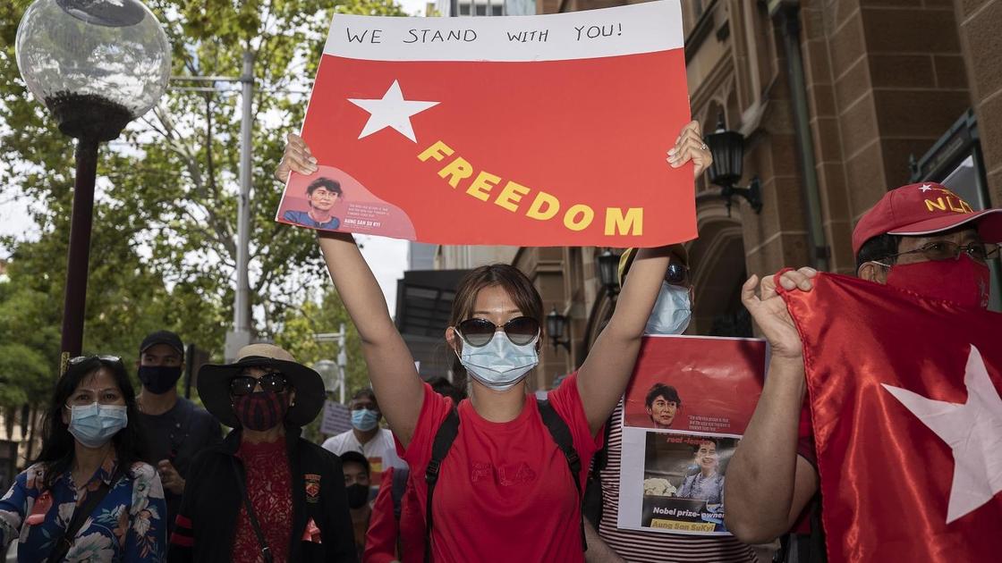 Протест против захвата власти в Мьянме