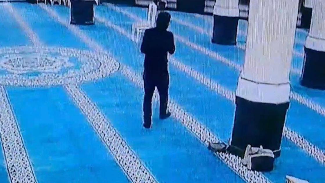Куртку украли из мечети в Шымкенте