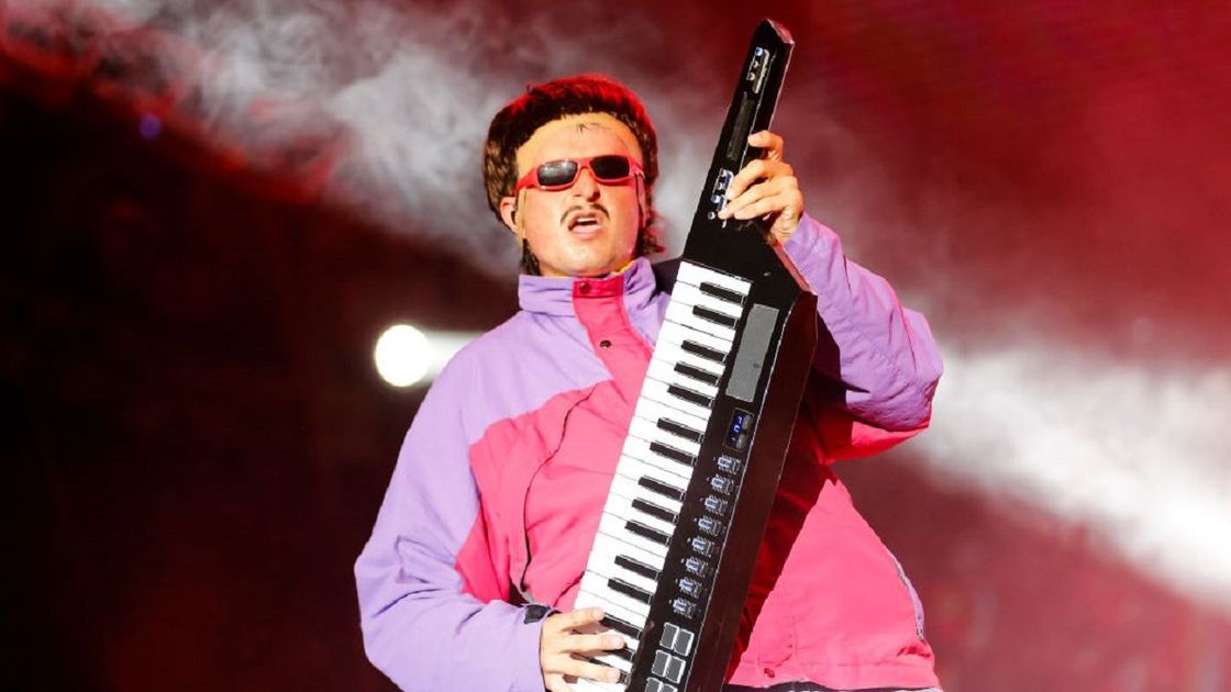 Певец Oliver Tree