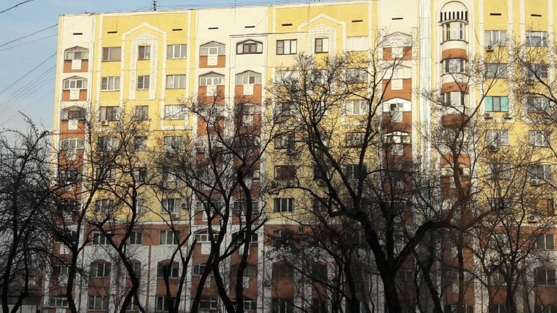 Многоэтажный дом в Алматы