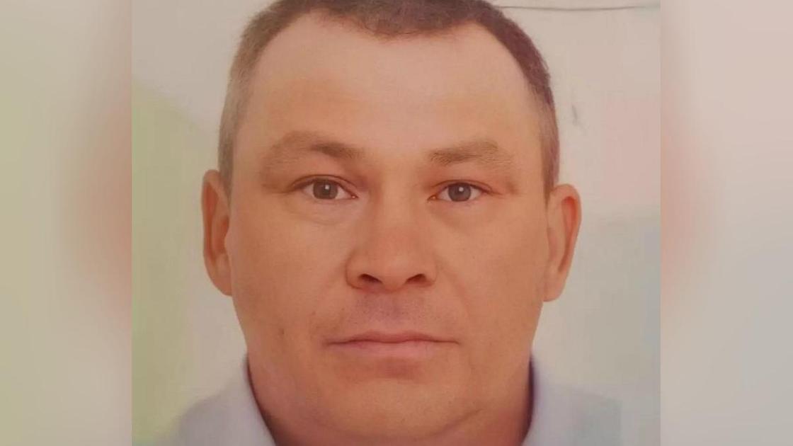 Нуралы Нуртлеуов позирует перед объективом камеры Нуралы Нуртлеуов позирует перед объективом камеры