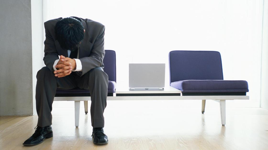 Мужчина в деловом костюме