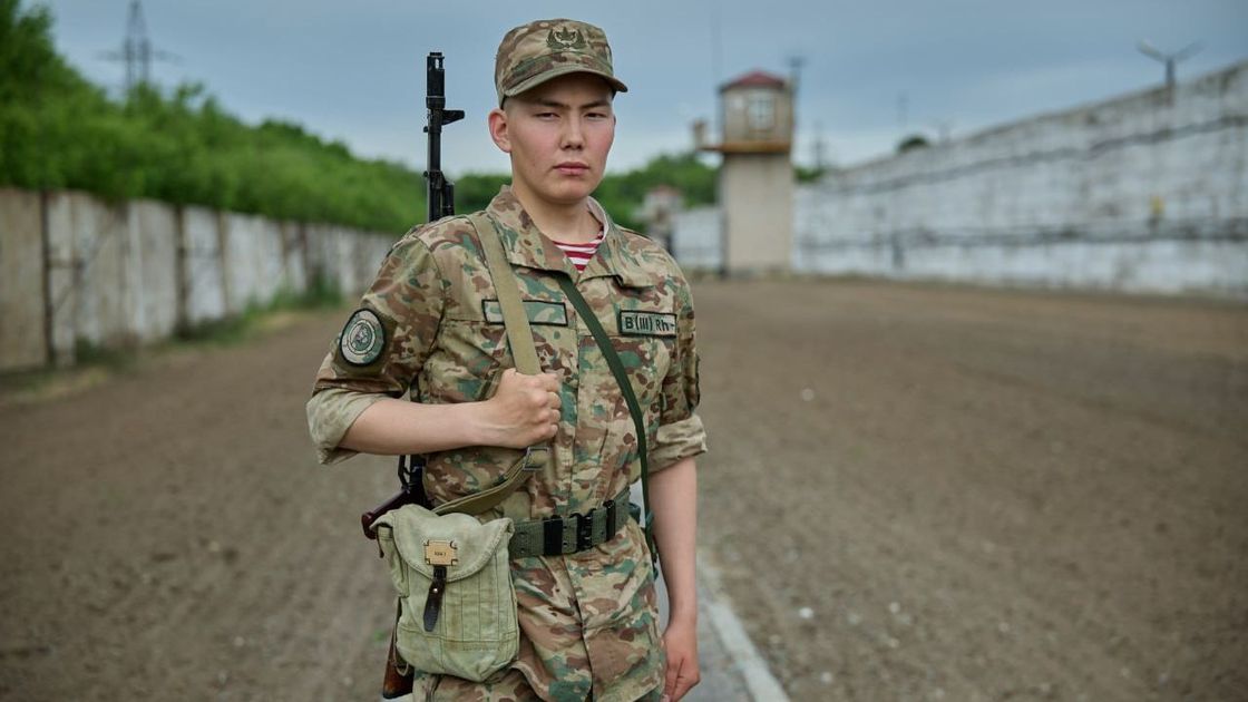 Военнослужащий на посту