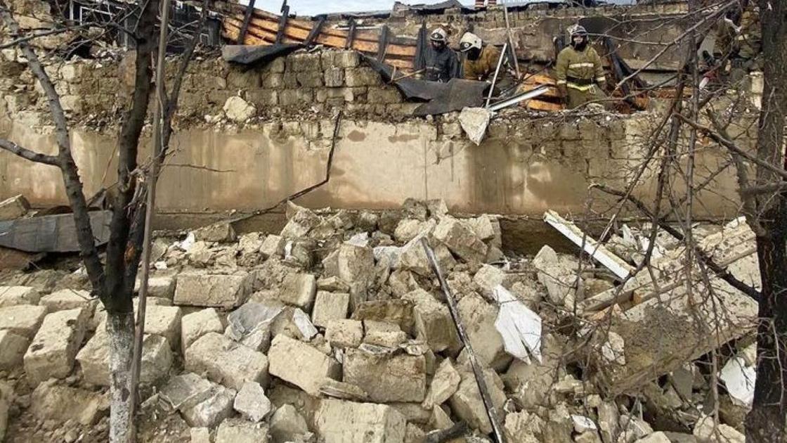 Частичное обрушение дома в Атырау