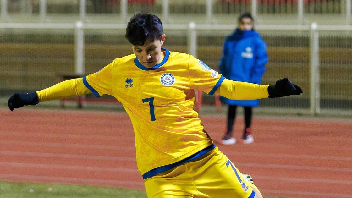 Казахстанская футболистка Анастасия Низамутдинова