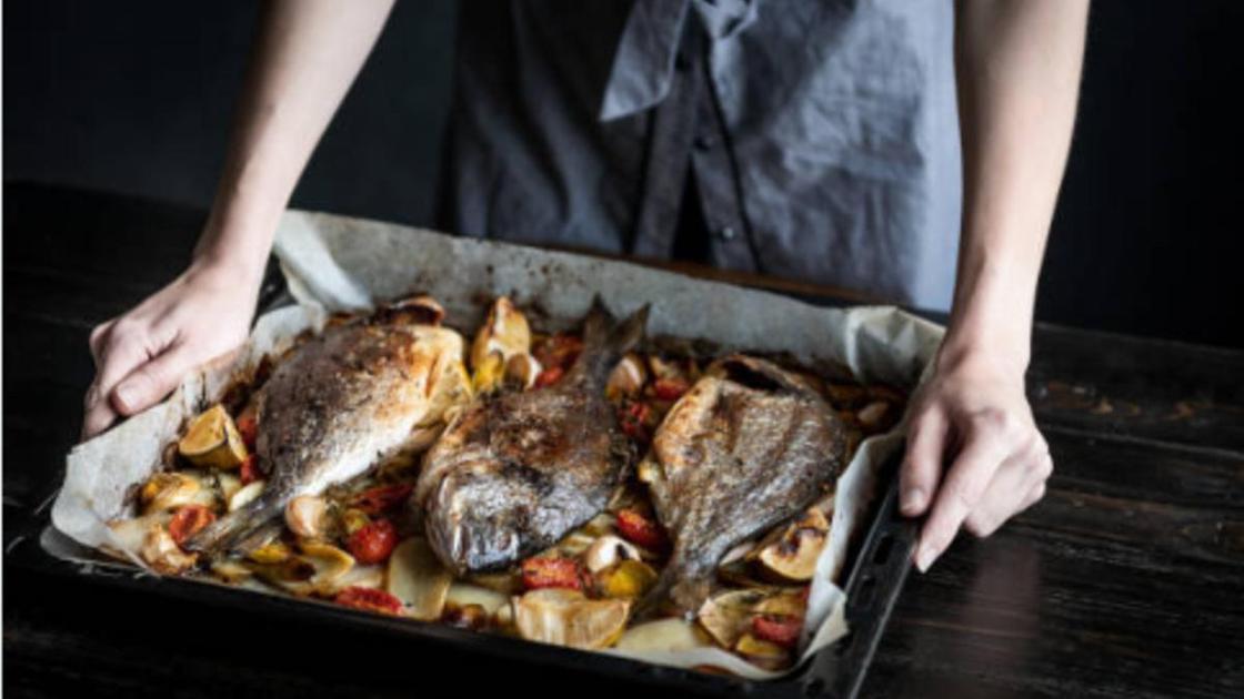 Как приготовить рыбу в духовке: 7 проверенных рецептов