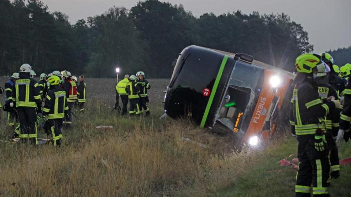 Пассажирский автобус перевернулся в Германии