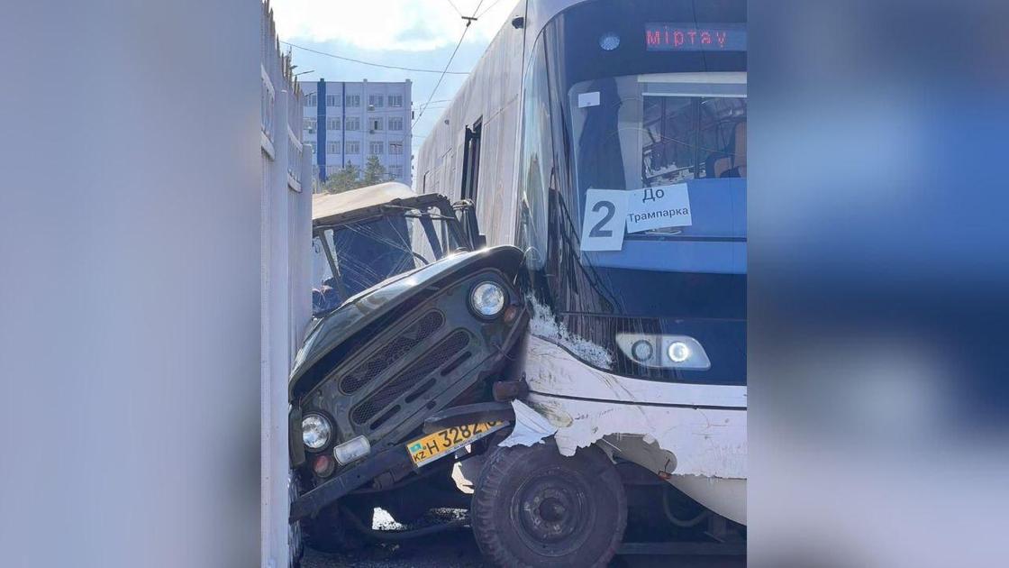 ДТП с участием трамвая и автомобиля