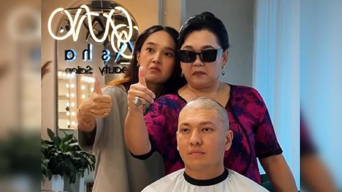 Жанар Айжанова с зятем и дочерью