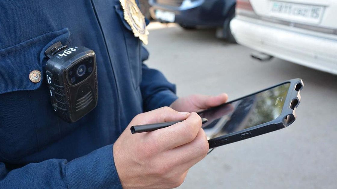 полиция қызметкері