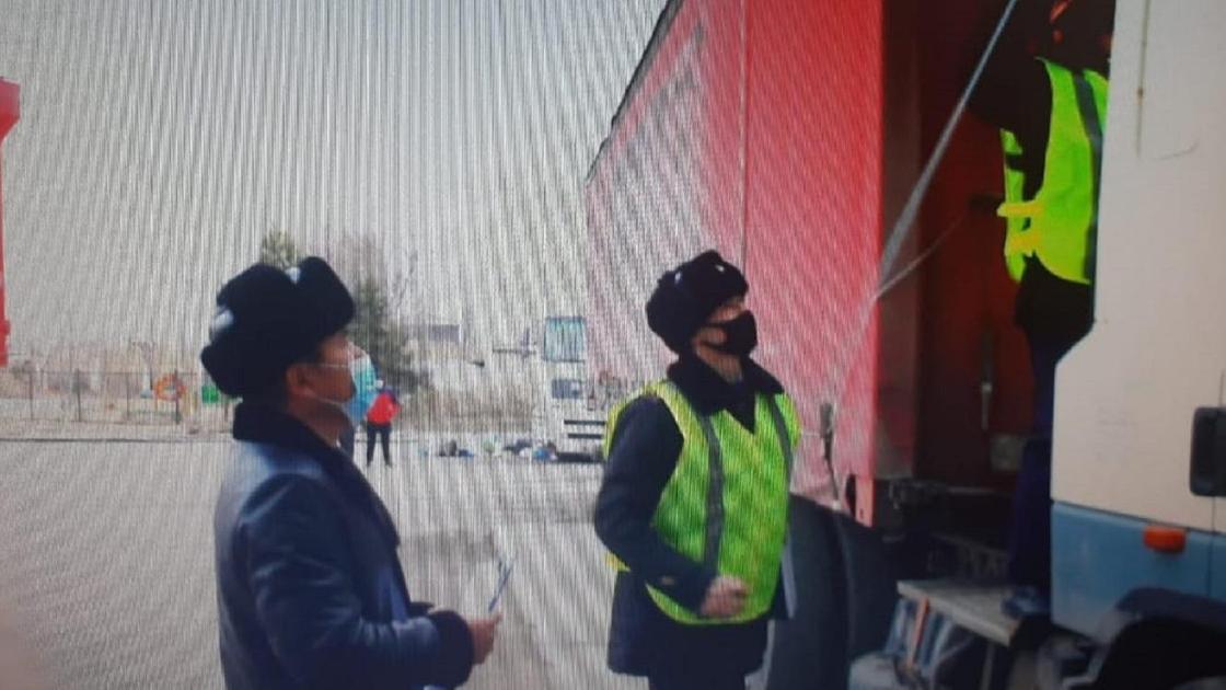 Кеденнен есірткі алып өтпек болған Кеденнен есірткі алып өтпек болған