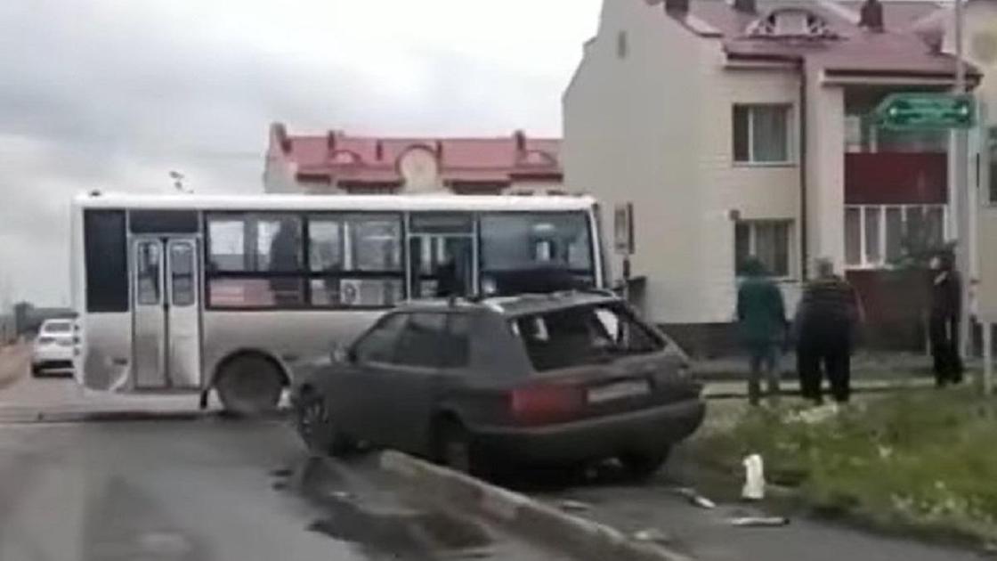 Автобус попал в ДТП в Петропавловске
