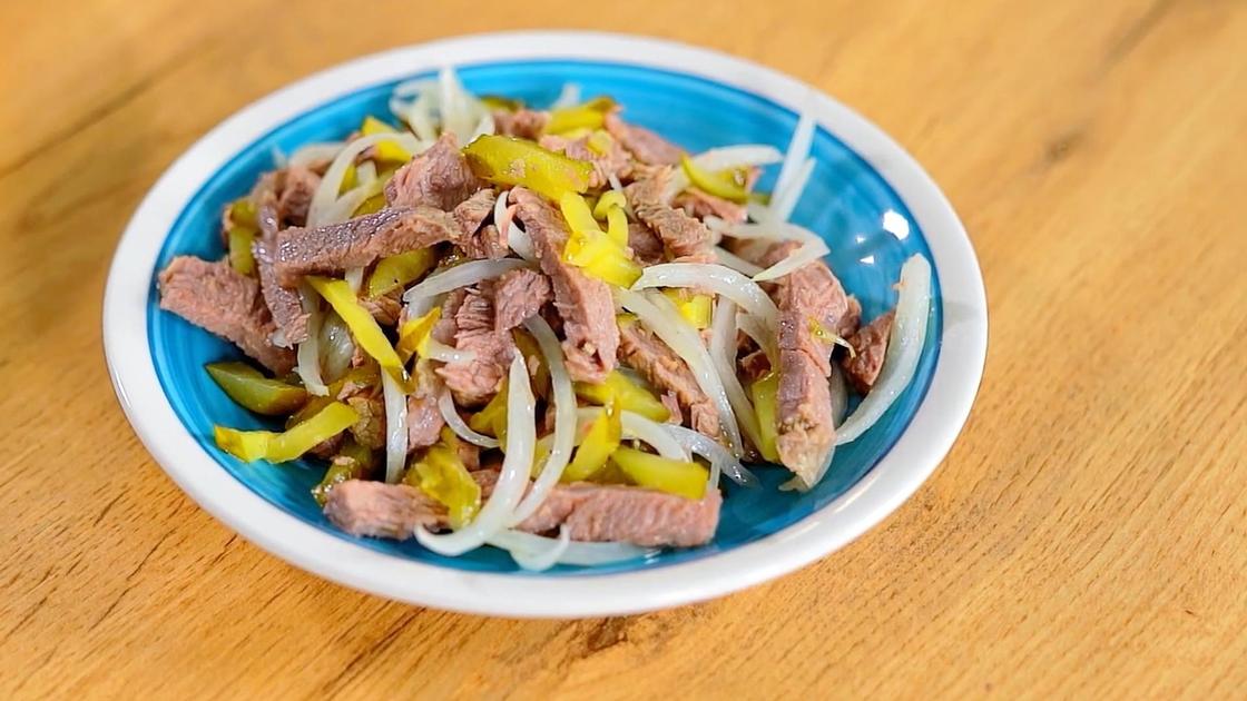 Салат с говядиной и солеными огурцами - простой и вкусный рецепт с пошаговыми фото