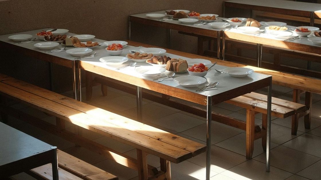 Школьная столовая
