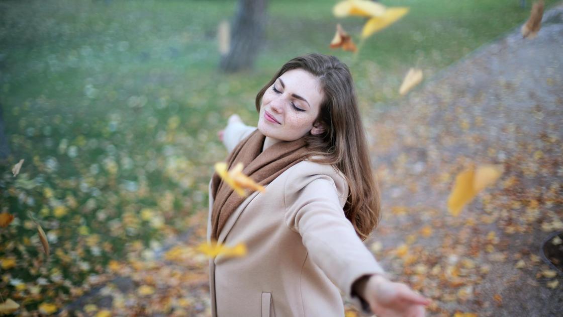 Девушка в пальто Девушка в пальто