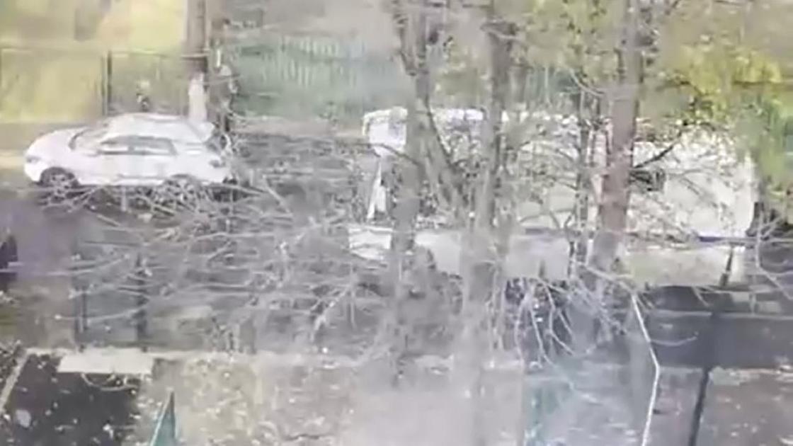 Вид из окна школы в Москве, у которой слышали стрельбу