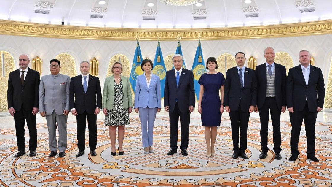 Қасым-Жомарт Тоқаев және елшілер