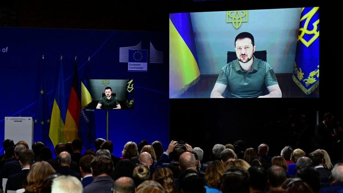 Владимир Зеленский выступает на форуме в Берлине по видеосвязи